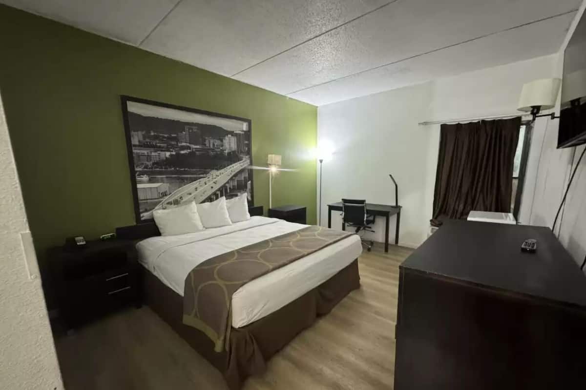 1 bedroom, premium bedding, desk, blackout drapes