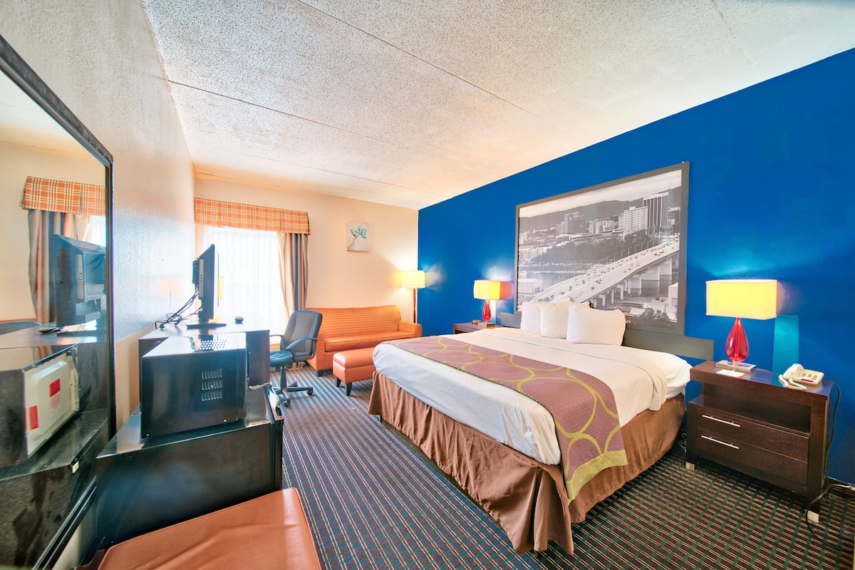 Deluxe Room, 1 King Bed, Non Smoking | 1 bedroom, premium bedding, desk, blackout drapes
