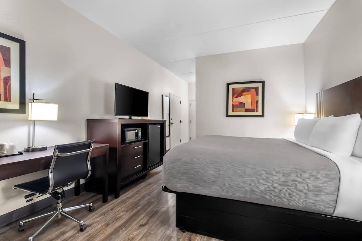 1 bedroom, premium bedding, desk, blackout drapes