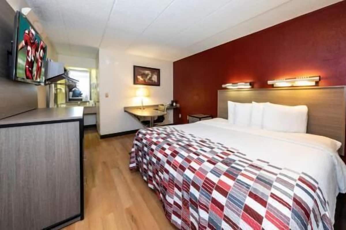 In-room safe, desk, laptop workspace, blackout drapes