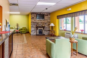 Lobby - Econo Lodge Inn & Suites Newton (Newton)