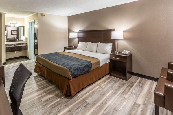 Standard Room, 1 King Bed, Non Smoking | Iron/ironing board, rollaway beds, free WiFi, bed sheets - Econo Lodge Inn & Suites Newton (Newton)