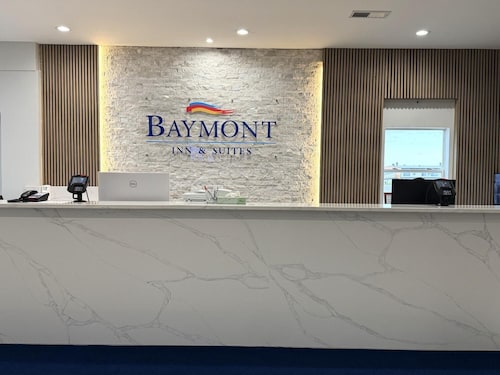 Baymont Inn & Suites by Wyndham Newton IA