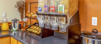 Econo Lodge Inn & Suites Newton