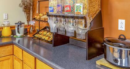 Econo Lodge Inn & Suites Newton