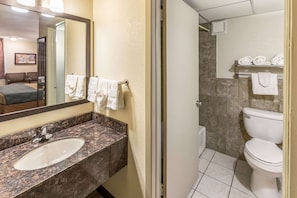 Deep-soaking bathtub, hair dryer, towels