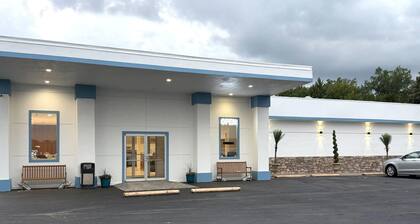 Baymont Inn & Suites by Wyndham Newton IA