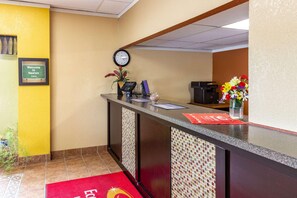 Lobby - Econo Lodge Inn & Suites Newton (Newton)