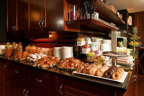 Buffet déjeuner (17.5 EUR par personne)