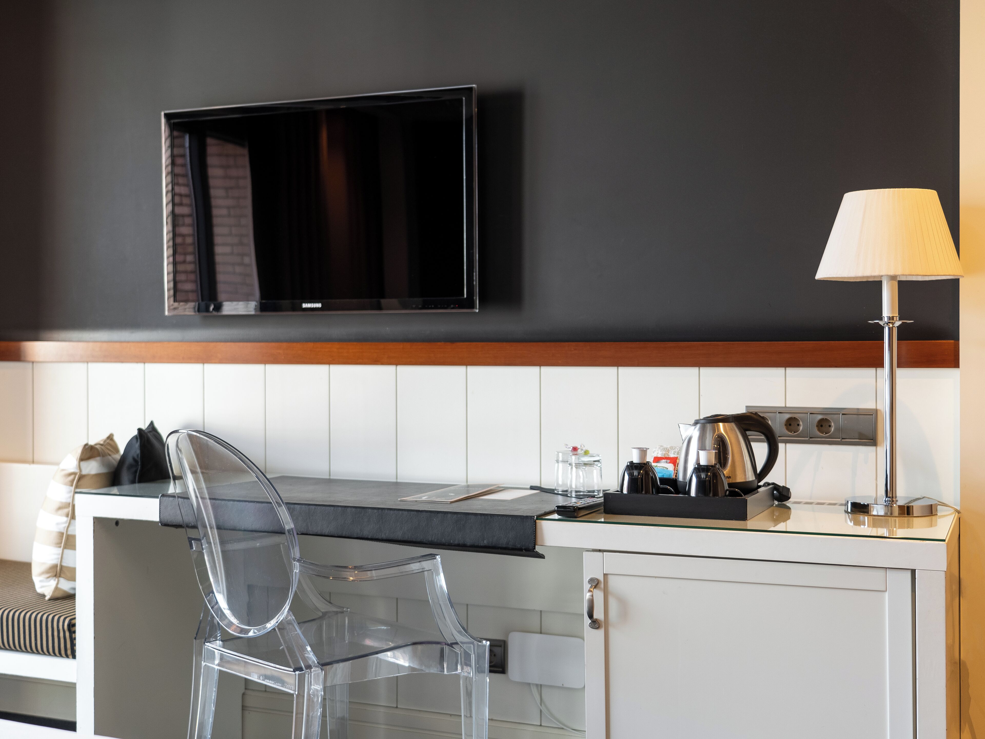 superior double room (plus) | 1 bedroom, minibar, in-room safe, desk