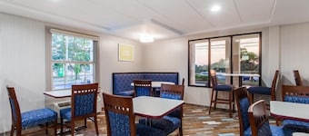 Days Inn by Wyndham Newark Wilmington