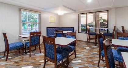 Days Inn by Wyndham Newark Wilmington