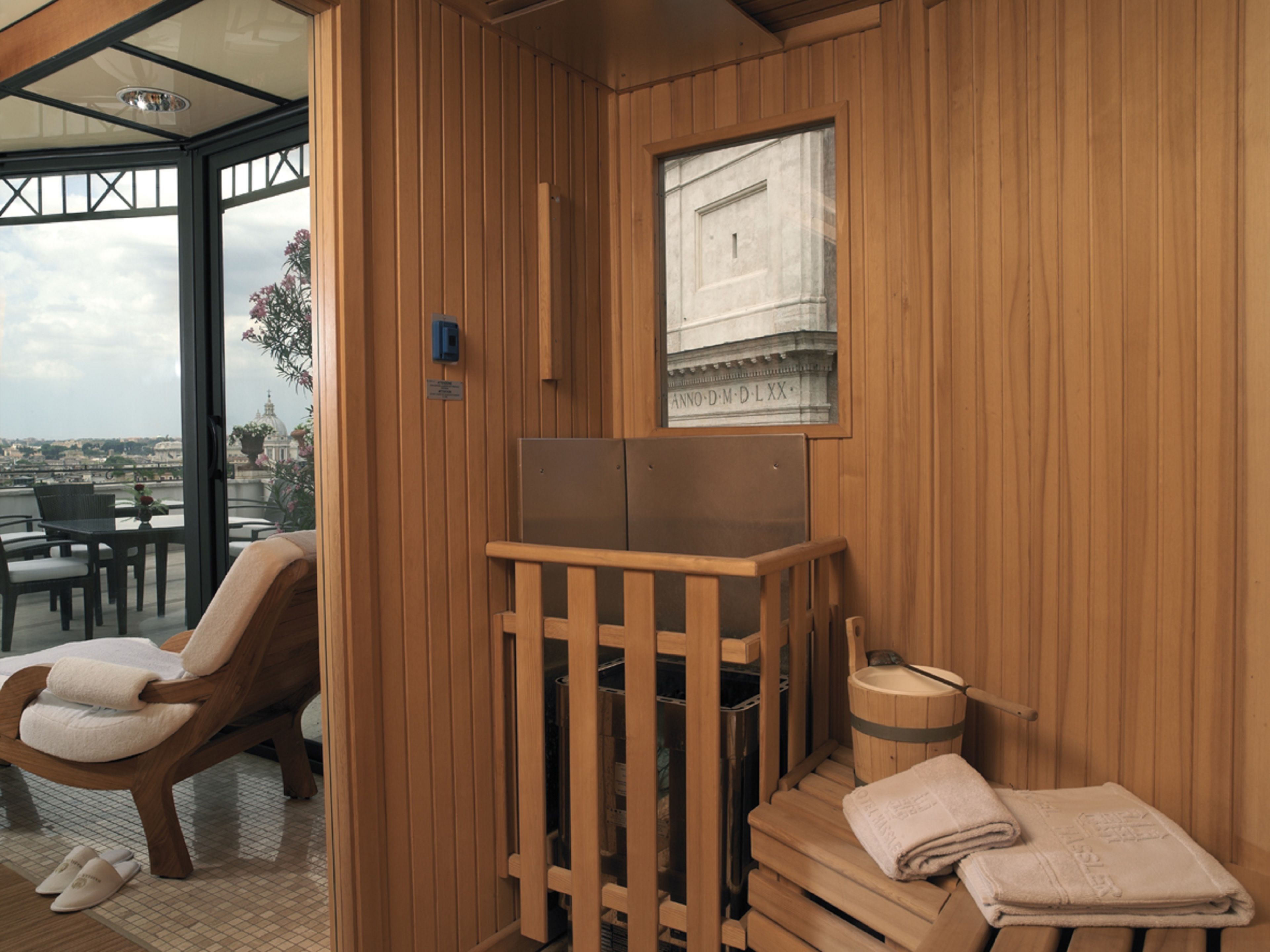 sauna, steam room, turkish bath/hammam, body treatments, facials