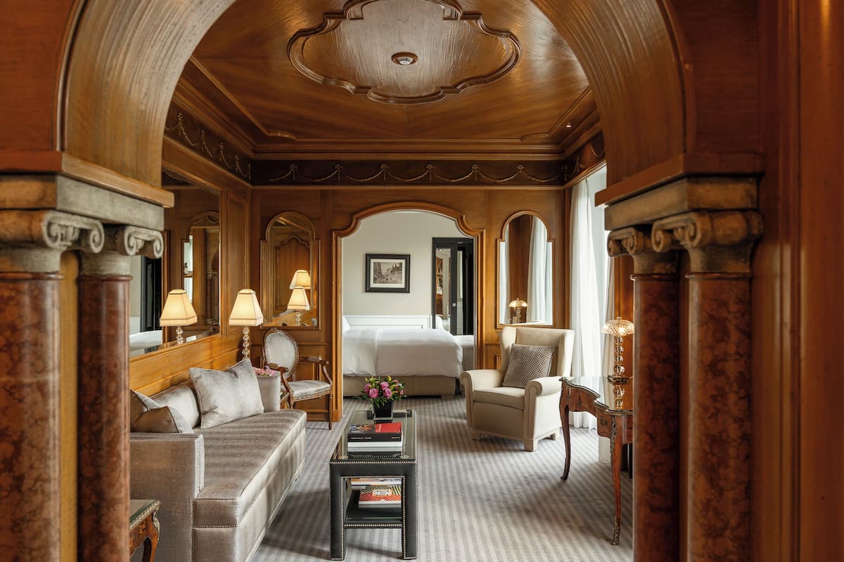 Classic Suite | Premium bedding, minibar, in-room safe, blackout drapes
