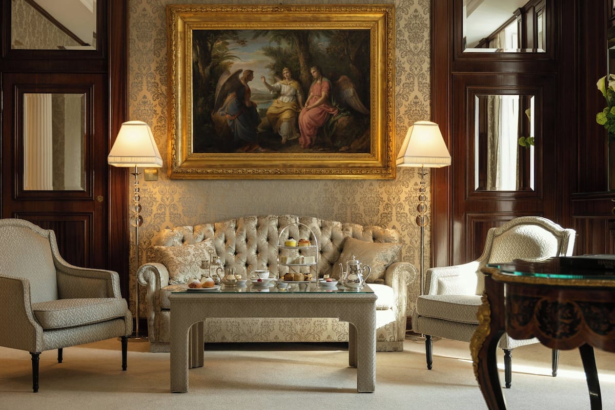 Deluxe Suite (Grand Forum) | Premium bedding, minibar, in-room safe, blackout drapes