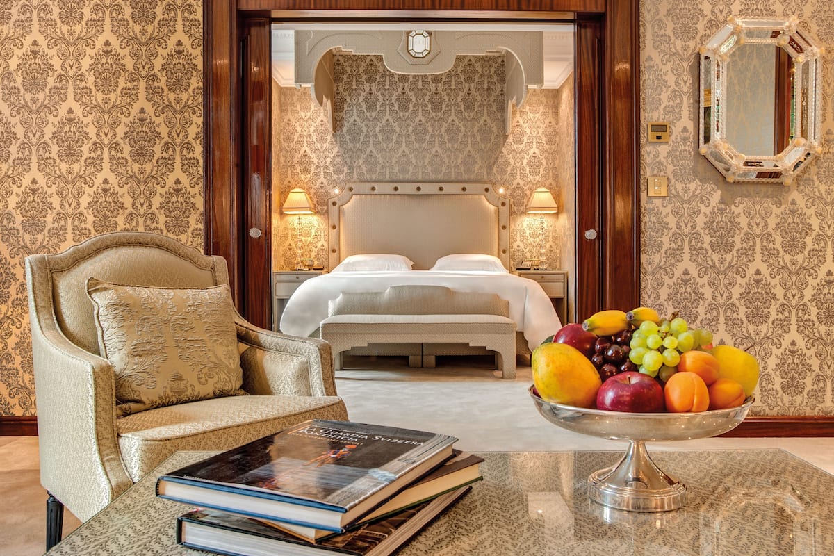 Deluxe Suite (Grand Forum) | Premium bedding, minibar, in-room safe, blackout drapes