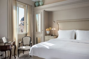 Premium bedding, minibar, in-room safe, individually decorated - Hassler Roma (Rome)