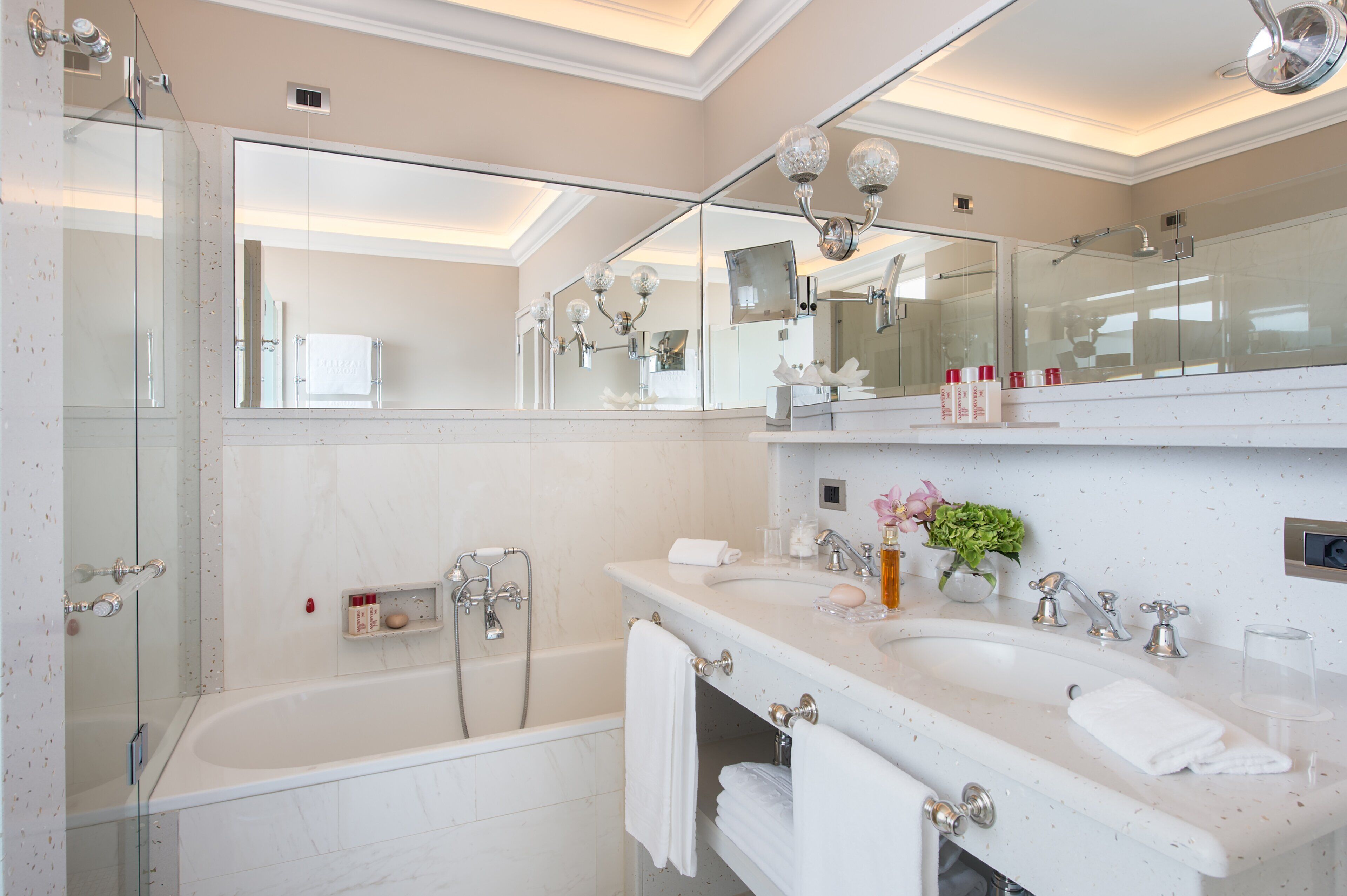 deluxe double room | bathroom | free toiletries, hair dryer, bathrobes, bidet