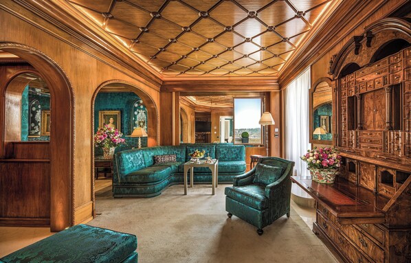 Penthouse (Villa Medici Suite) | Premium bedding, minibar, in-room safe, individually decorated