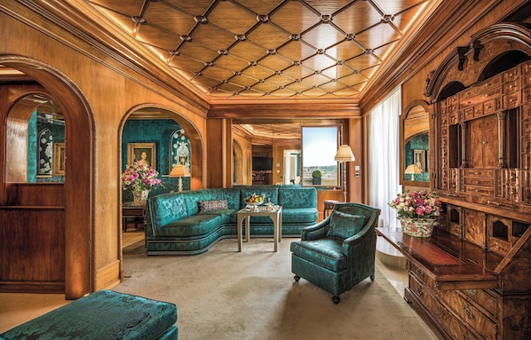 Penthouse (Villa Medici Suite) | Premium bedding, minibar, in-room safe, individually decorated