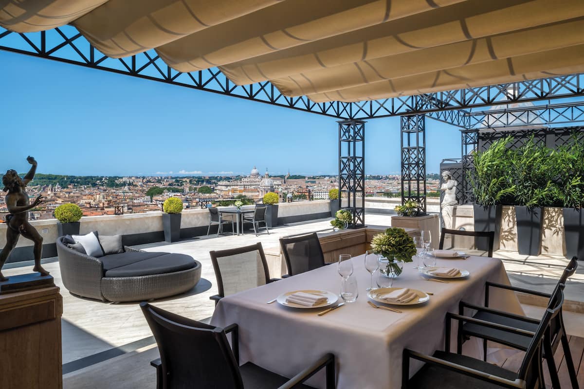 Penthouse (Villa Medici Suite) | Sängtillbehör av högsta kvalitet och minibar