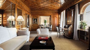Presidential-Suite (San Pietro) | Hochwertige Bettwaren, Minibar, Zimmersafe, Verdunkelungsvorhänge
