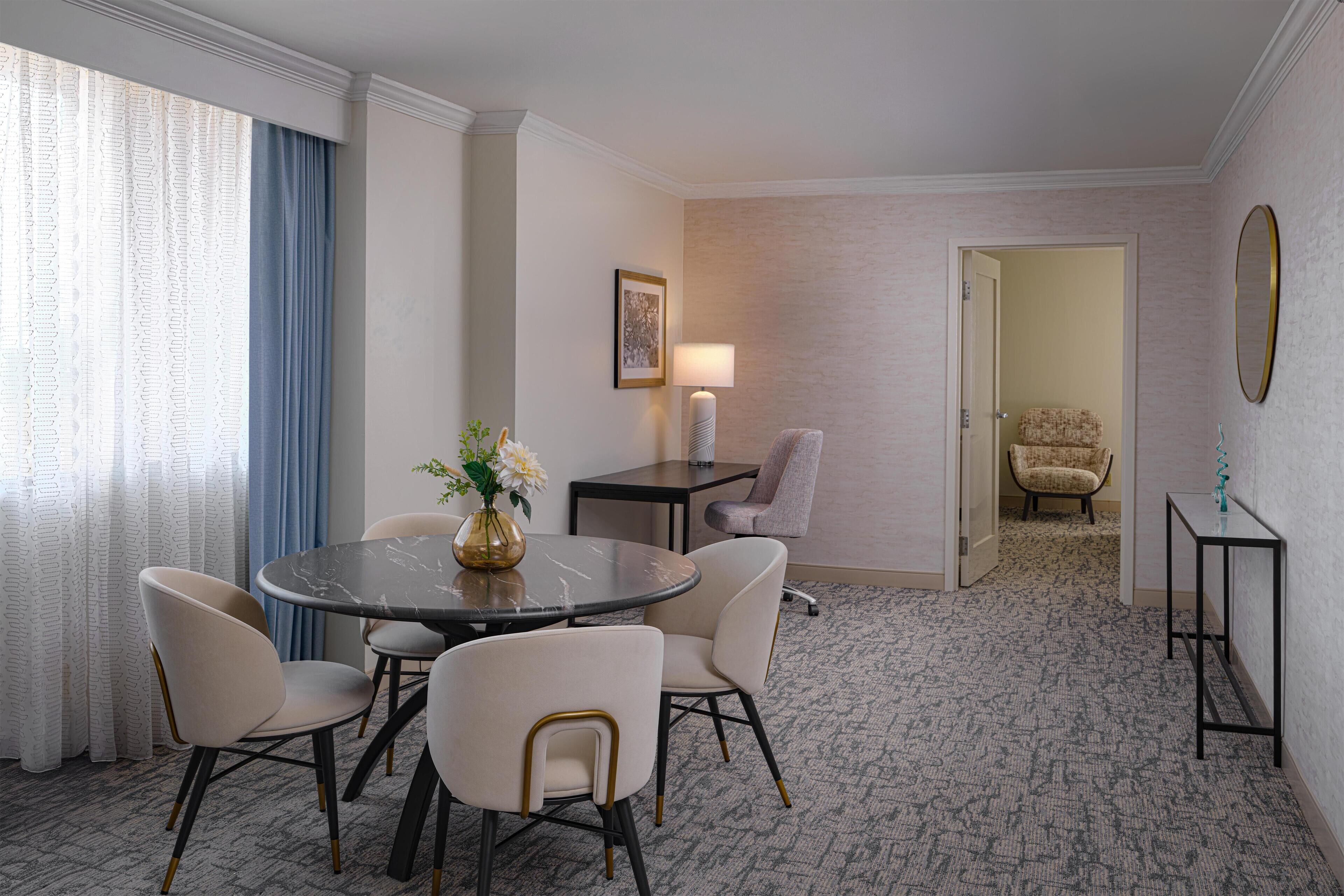 Suite Présidentielle, 1 très grand lit | Couette en duvet d'oie, coffres-forts dans les chambres, bureau