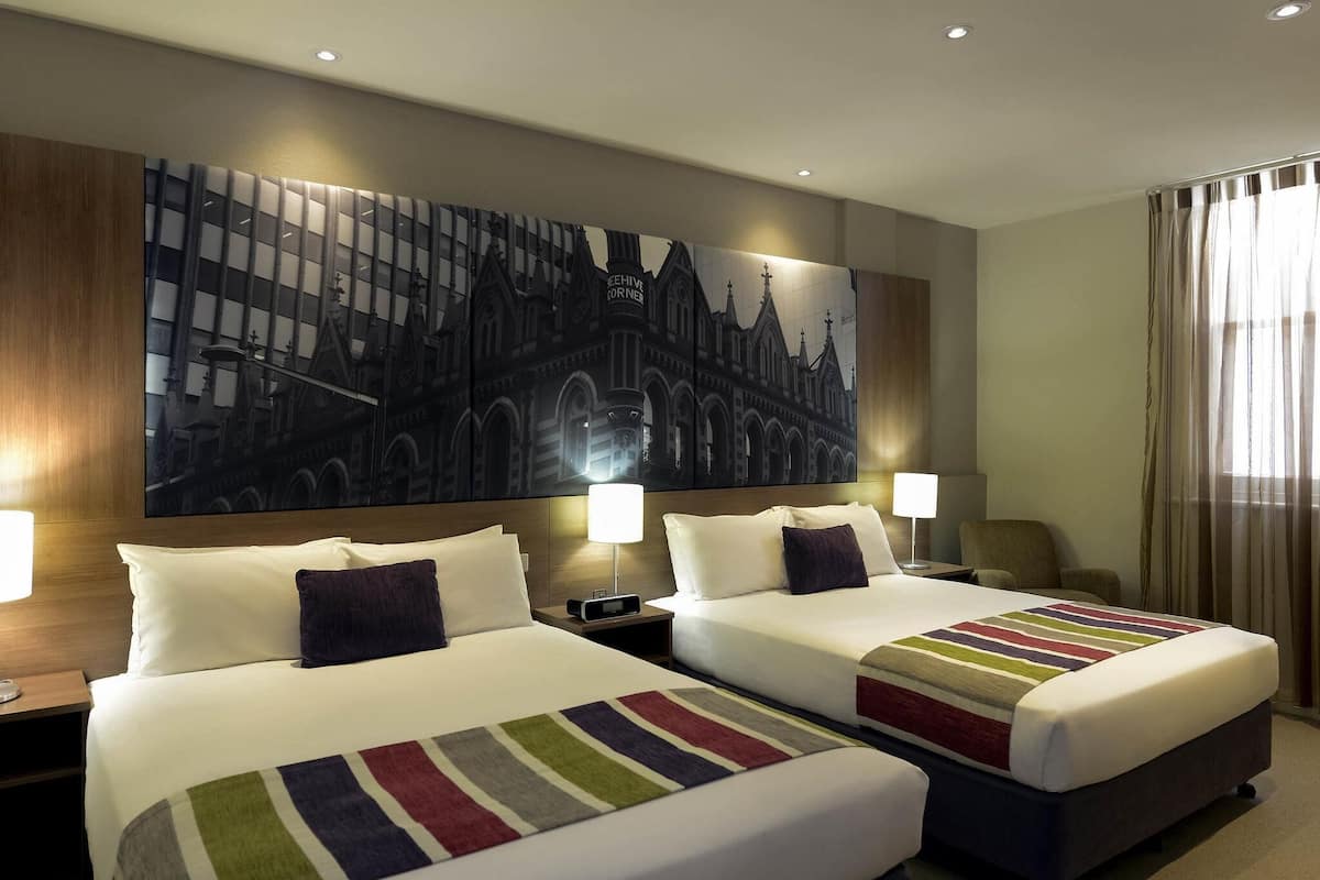 Chambre supérieure, 2 grands lits | Bureau, espace de travail pour ordinateurs portables