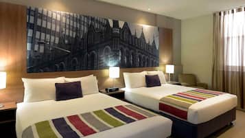 مكتب ومساحة عمل للكمبيوتر المحمول ومكواة/لوح كي