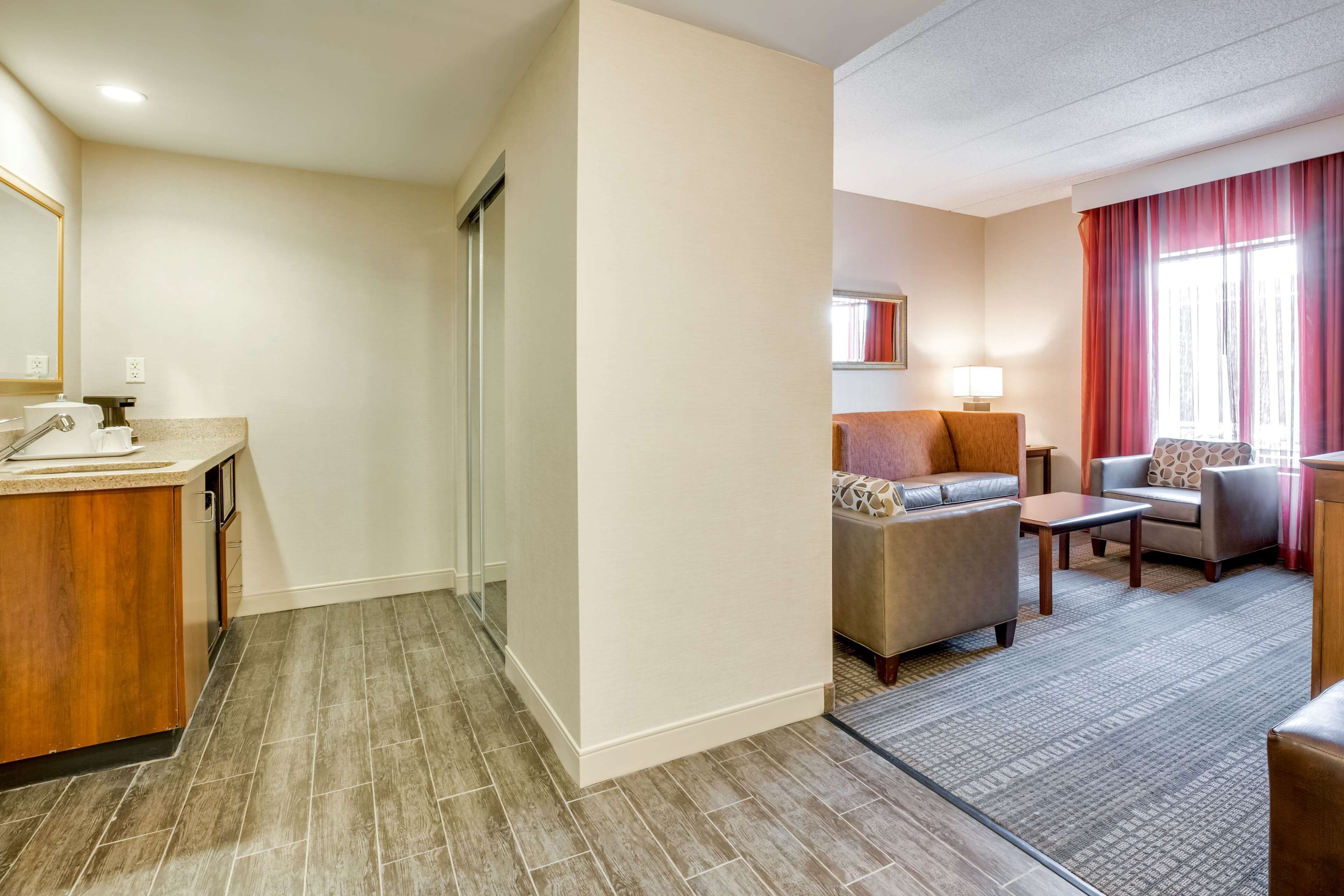 1 bedroom king suite w/sofabed | premium bedding, pillow-top beds, desk, laptop workspace
