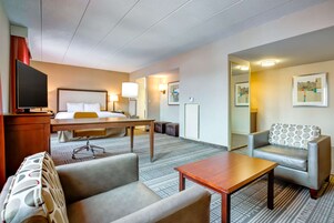 Suite estudio, 1 cama de matrimonio grande con sofá cama | Ropa de cama de alta calidad y colchones con acolchado adicional