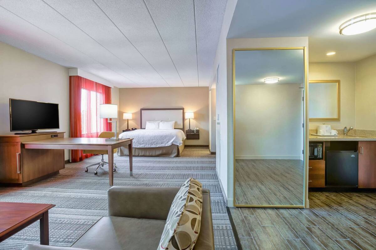 Premium bedding, pillowtop beds, desk, laptop workspace