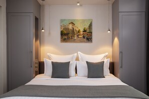 デラックス スイート (Parisienne) | 高級寝具、ミニバー、セーフティボックス (室内)、客室ごとに異なる装飾