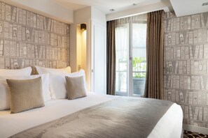 Suite, balcón | 1 habitación, ropa de cama de alta calidad y minibar 