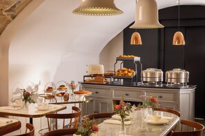 Tägliches nach Wunsch zubereitetes Frühstück gegen Gebühr