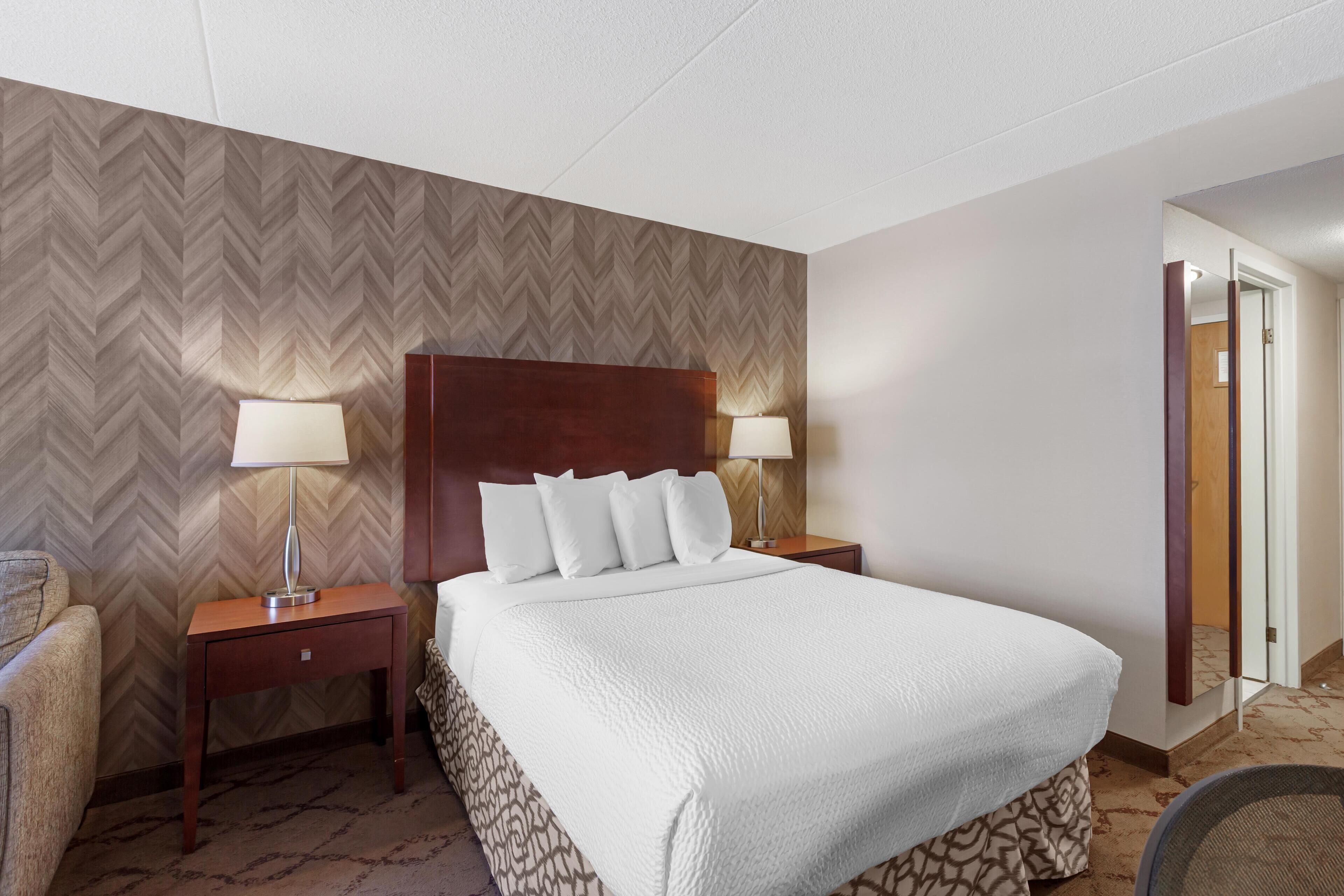 Standard Room, 1 Queen Bed, Non Smoking, Refrigerator