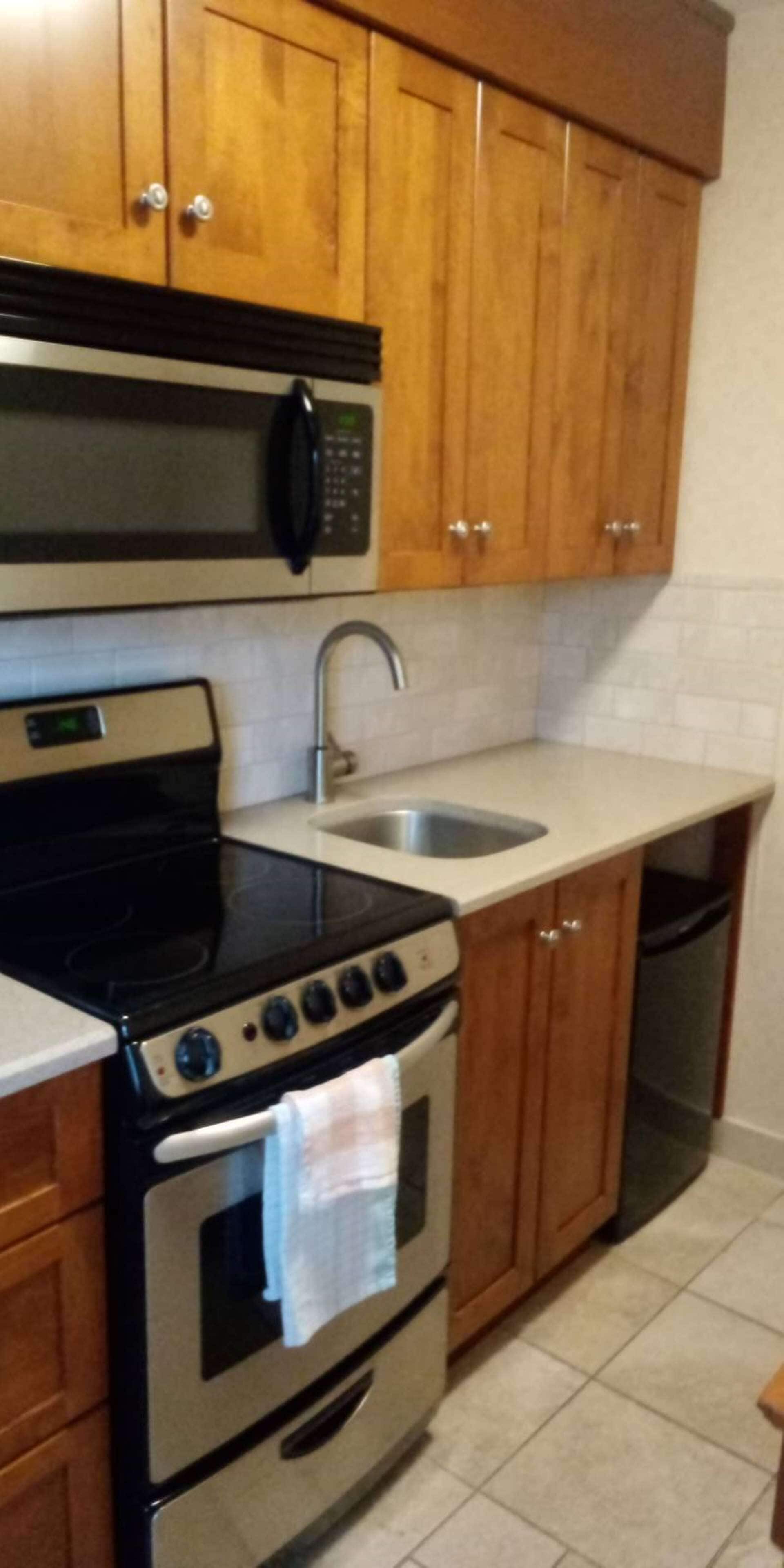 standard room, 1 queen bed, kitchenette, river view | room amenity