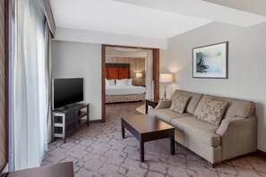 Suite, 1 King Bed, Non Smoking, Jetted Tub | Premium bedding, pillowtop beds, desk, laptop workspace - Best Western Plus Otonabee Inn (Peterborough)