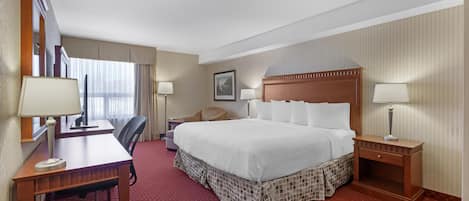 套房, 1 张特大床, 无烟房, 壁炉 (Living Room;with Sofabed) | 高档床上用品、加厚床垫、办公桌、笔记本电脑工作区