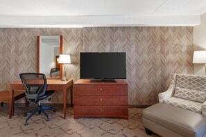 Standard Room, 1 King Bed, Non Smoking, Jetted Tub | Premium bedding, pillowtop beds, desk, laptop workspace - Best Western Plus Otonabee Inn (Peterborough)