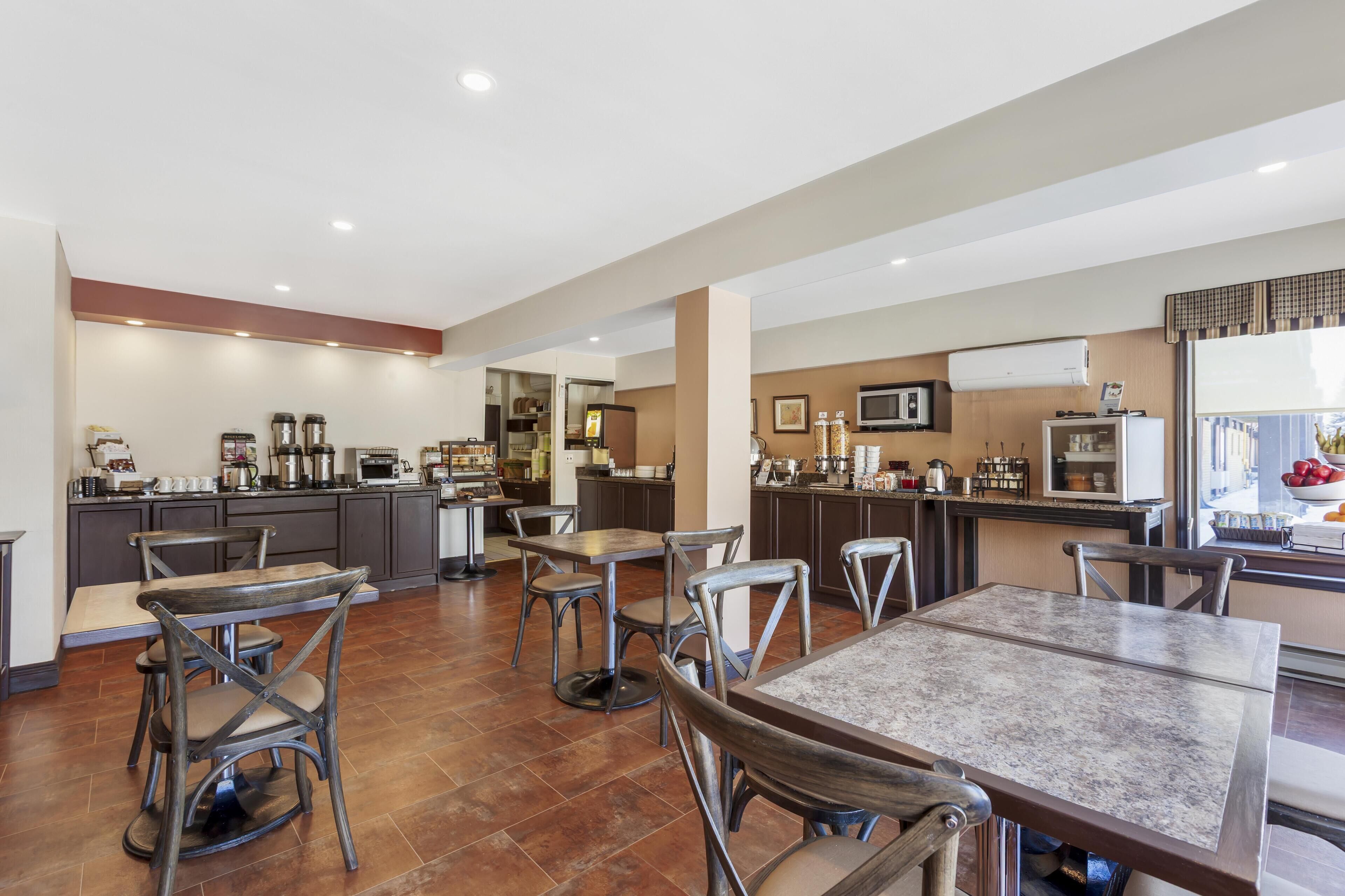 Café da manhã com buffet grátis todos os dias