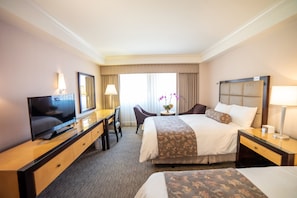 Double Room | Minibar, in-room safe, desk, laptop workspace