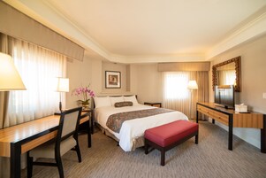 Minibar, in-room safe, desk, laptop workspace