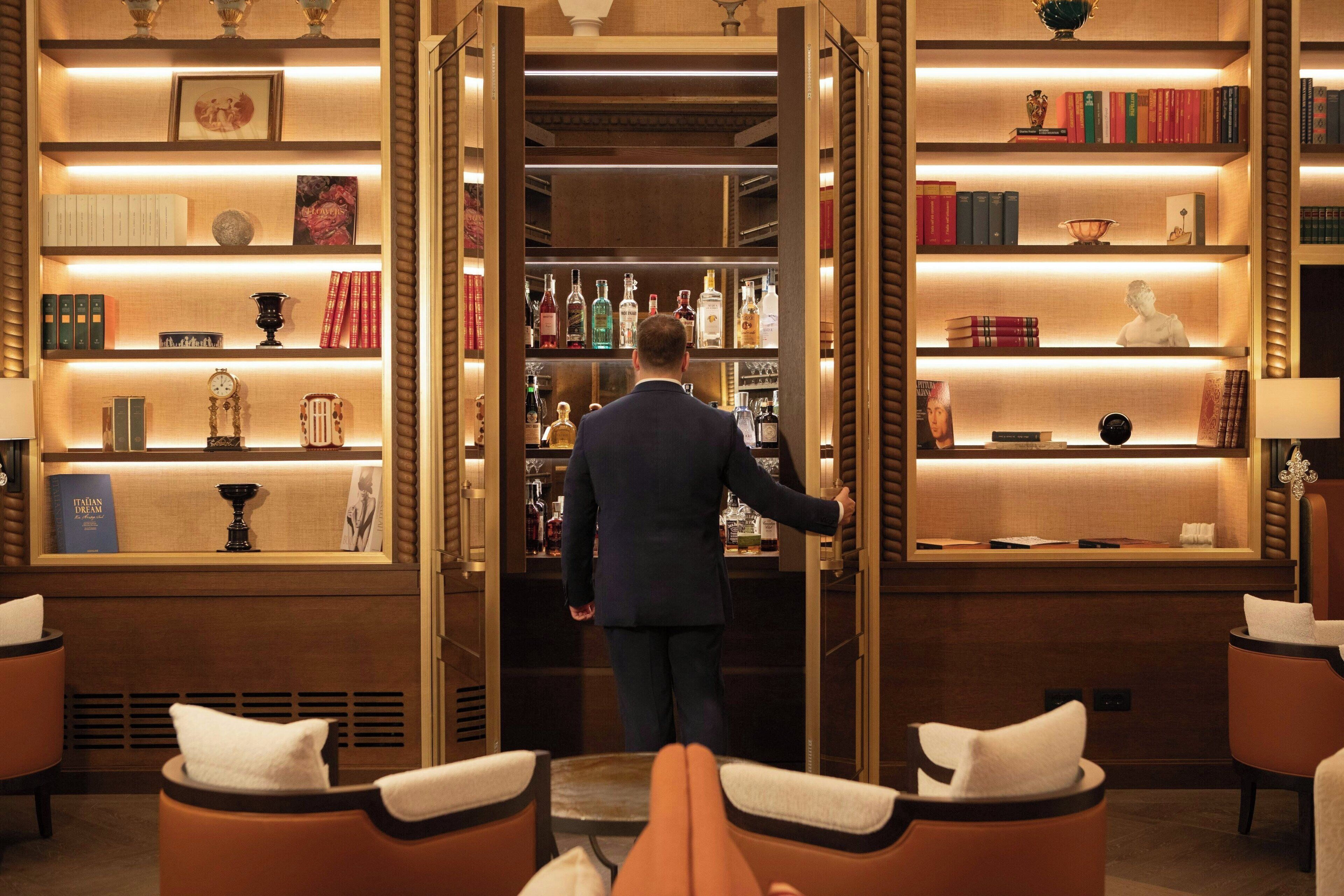 2 bars/lounges, lobby lounge