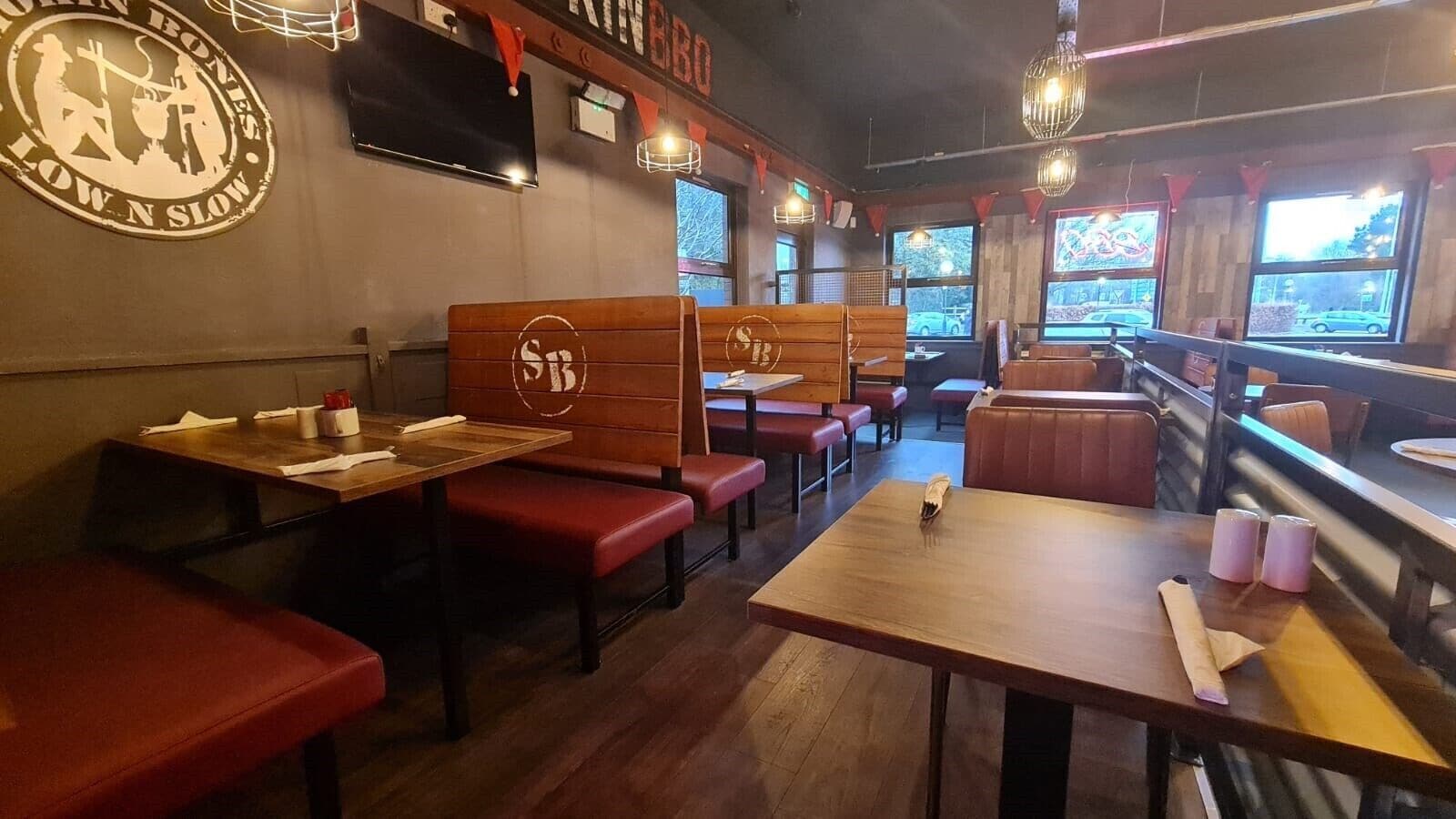 breakfast, lunch and dinner served