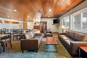 Lobby - Quality Inn La Crosse North (La Crosse)