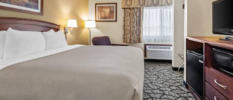 Standard Room, 1 Queen Bed, Non Smoking | Desk, blackout curtains, iron/ironing board, free cots/infant beds