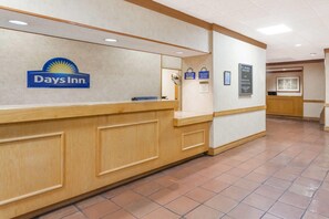 Lobby - Days Inn by Wyndham Seguin TX (Seguin)