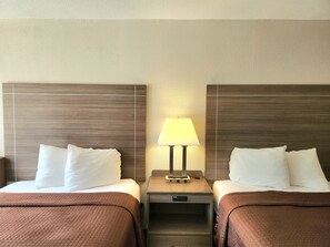 Chambre double, 2 lits doubles | Fer et planche à repasser, lit de bébé (gratuit)