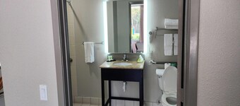 Days Inn by Wyndham Seguin TX